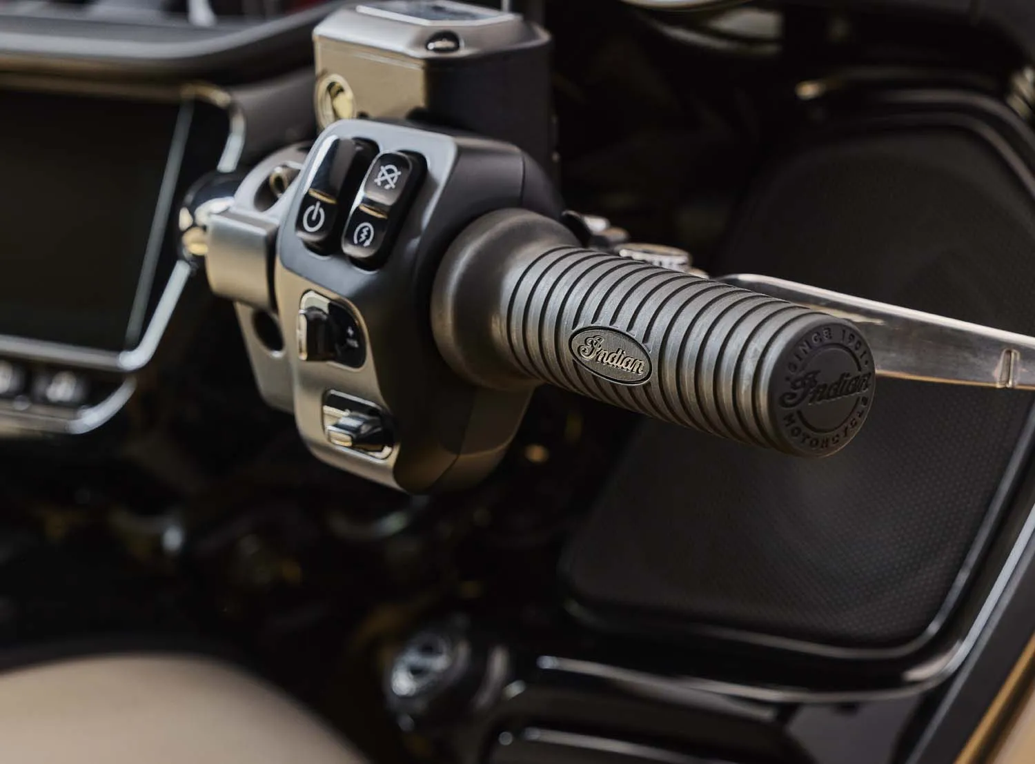 10-Setting Heated Handlebar Grips in Black, Pair