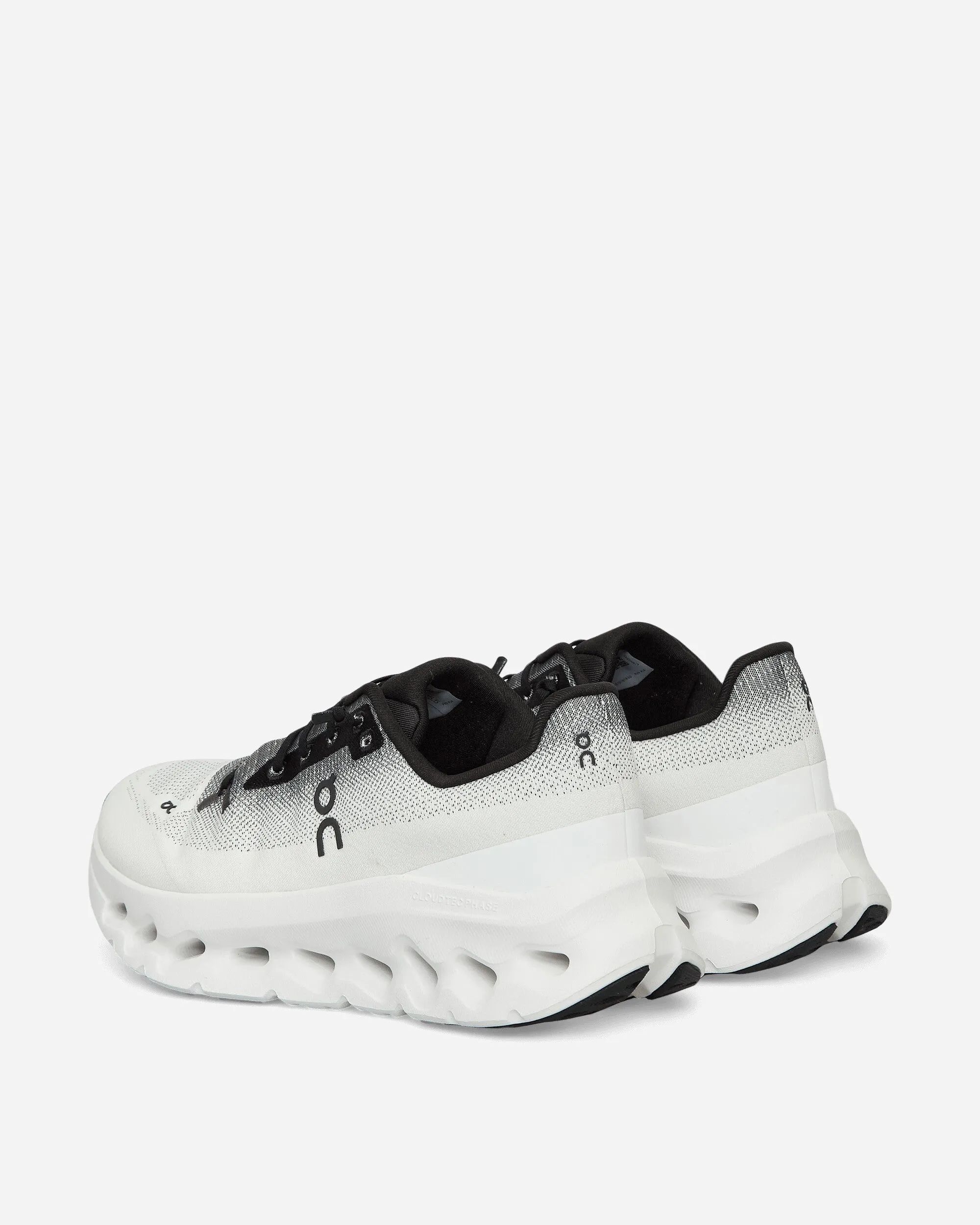 Cloudtilt Sneakers Black / Ivory