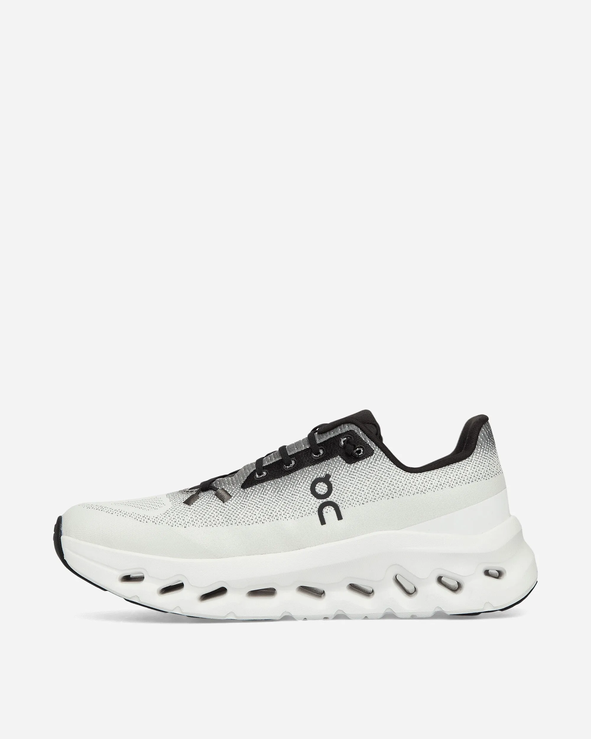 Cloudtilt Sneakers Black / Ivory