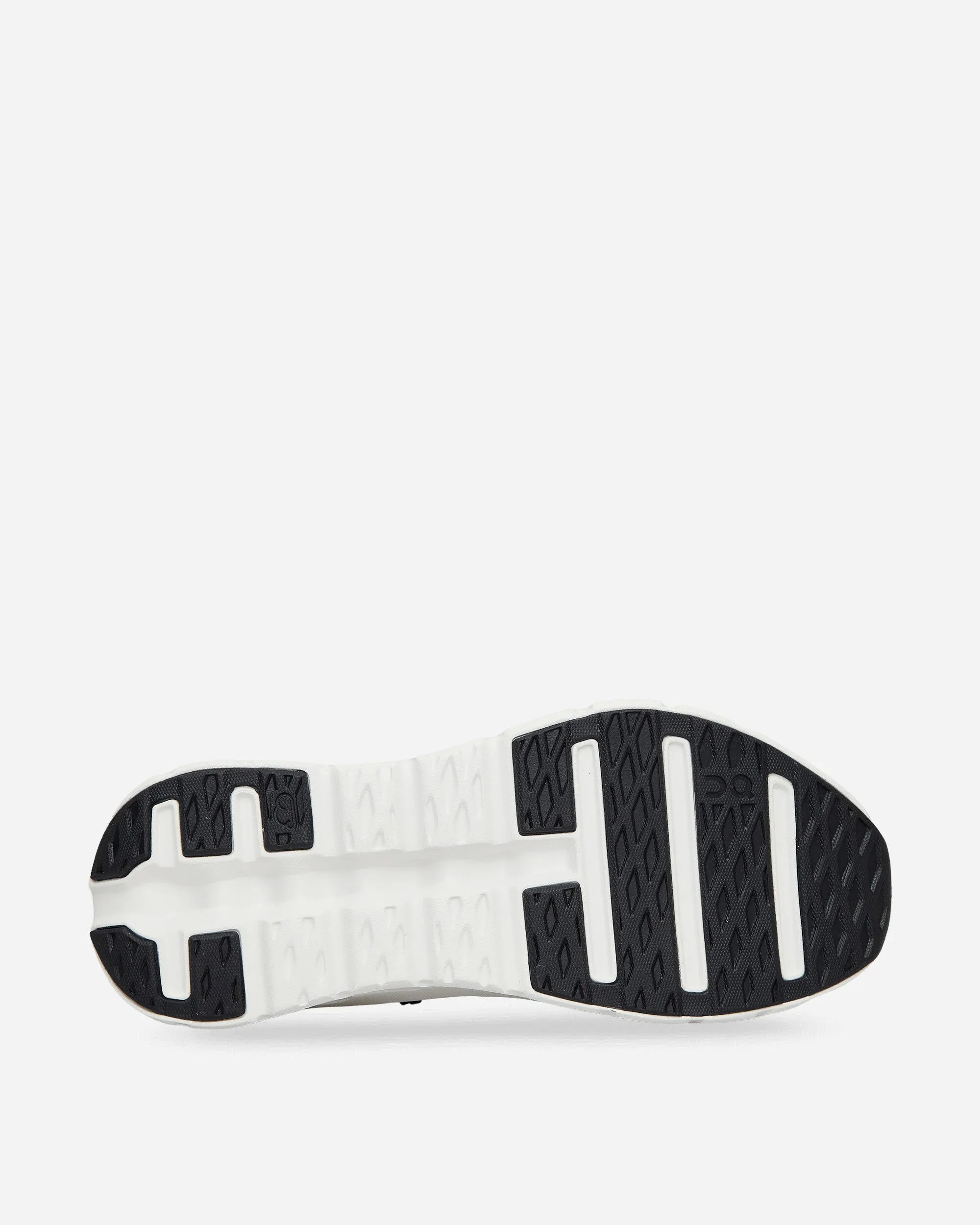 Cloudtilt Sneakers Black / Ivory