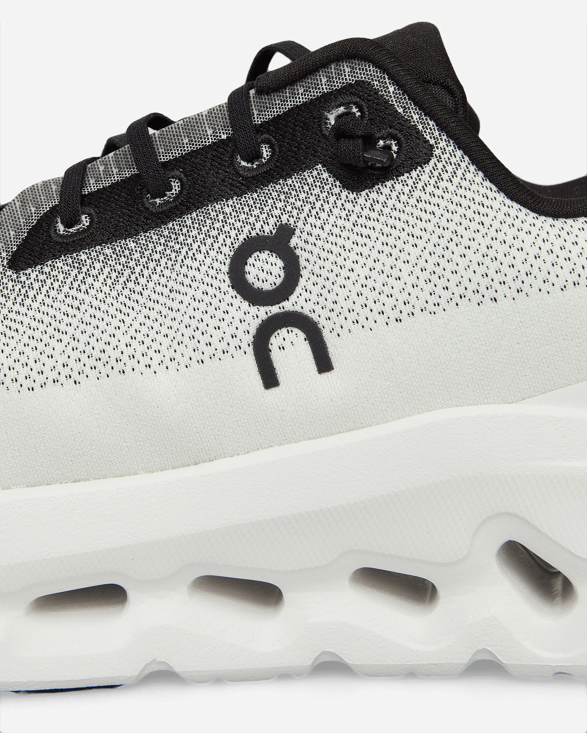 Cloudtilt Sneakers Black / Ivory