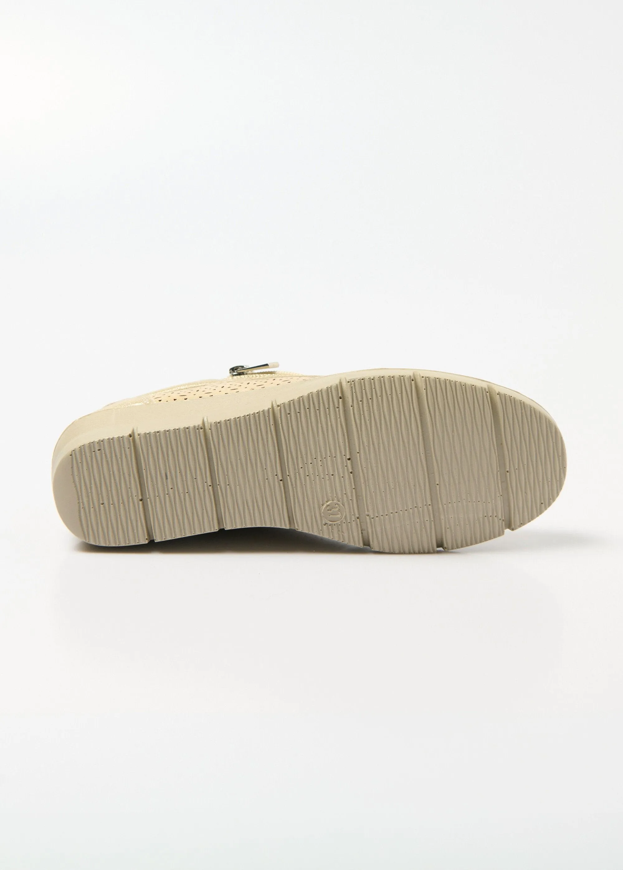 Comfort width zipped sneakers