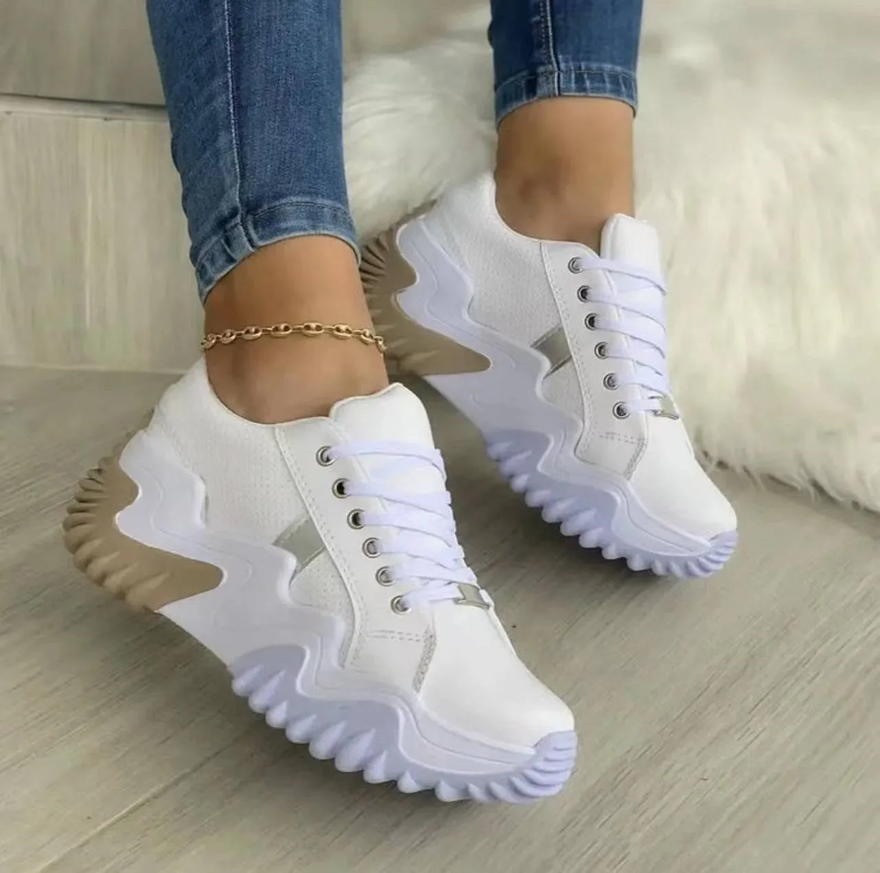 Dynamic Wave-Soled Sneakers – A Perfect Blend of Style and Performance