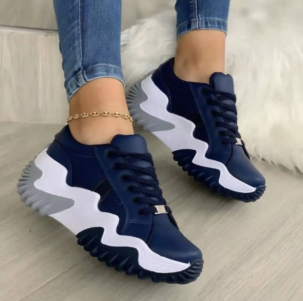 Dynamic Wave-Soled Sneakers – A Perfect Blend of Style and Performance
