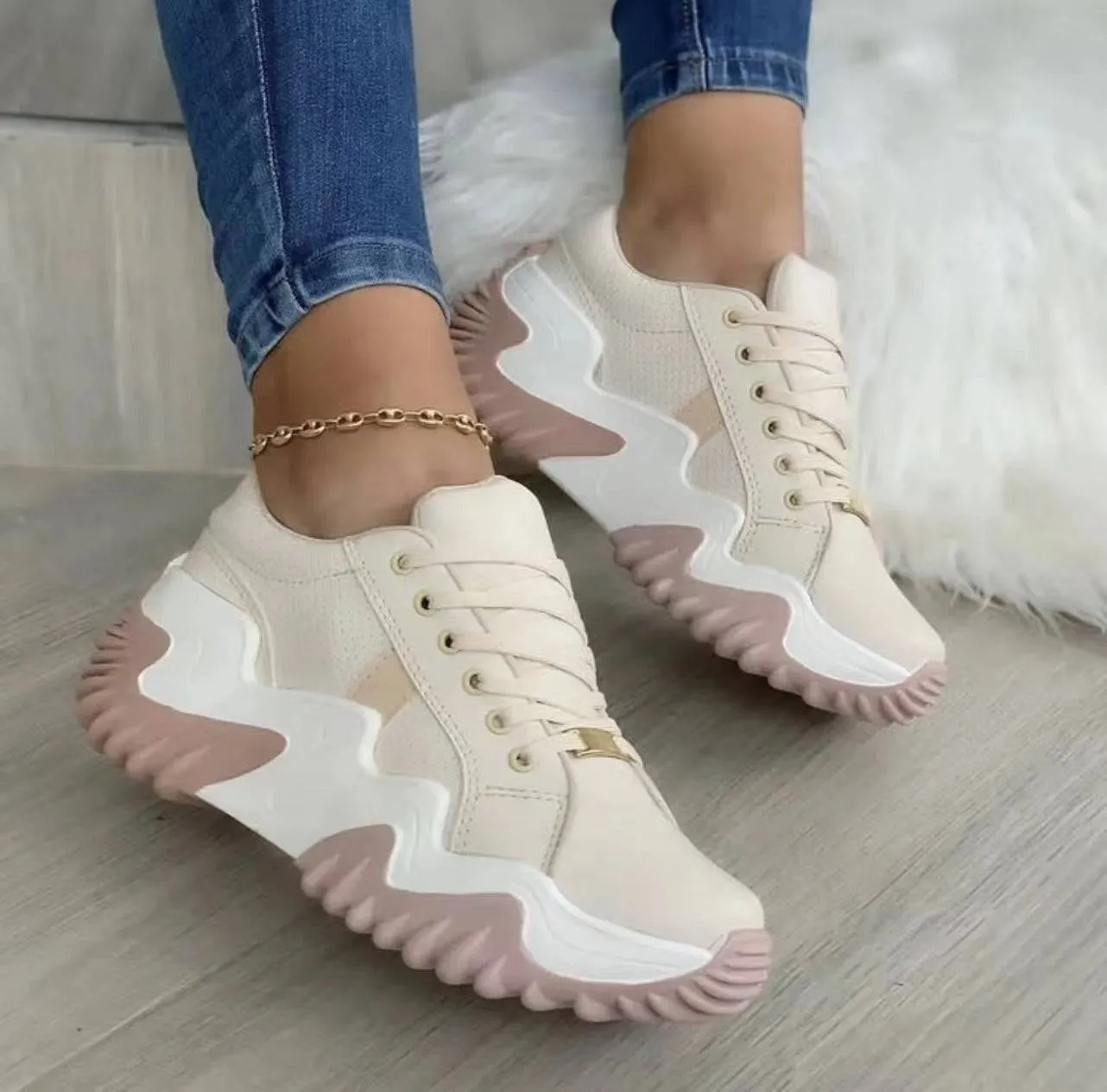 Dynamic Wave-Soled Sneakers – A Perfect Blend of Style and Performance