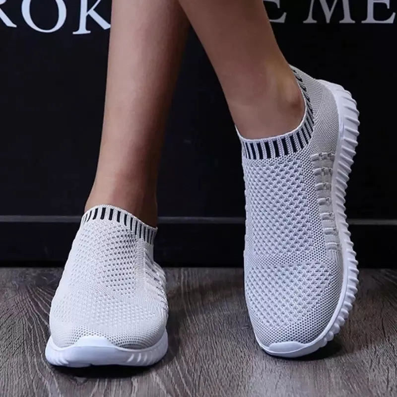 Lightweight sneakers for pain heel