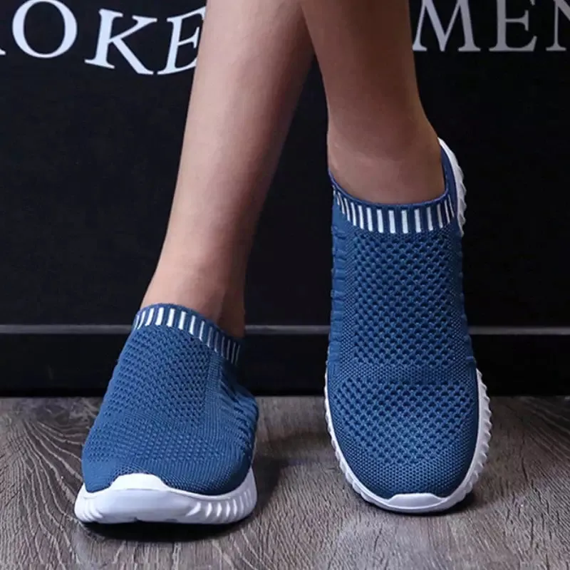 Lightweight sneakers for pain heel