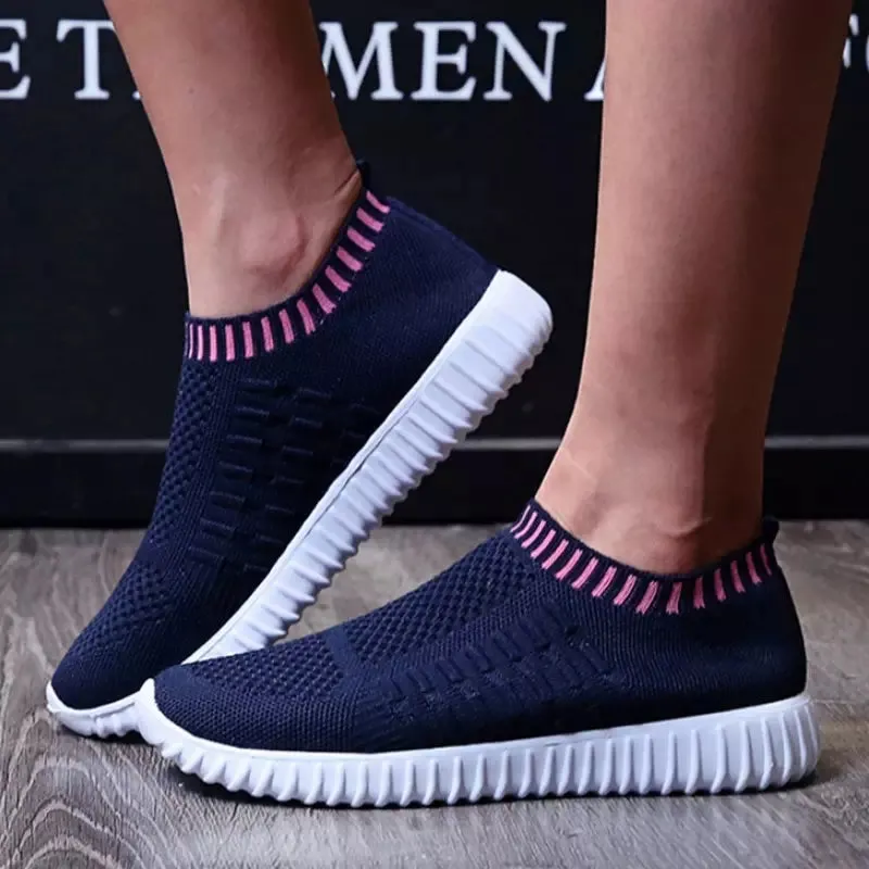 Lightweight sneakers for pain heel