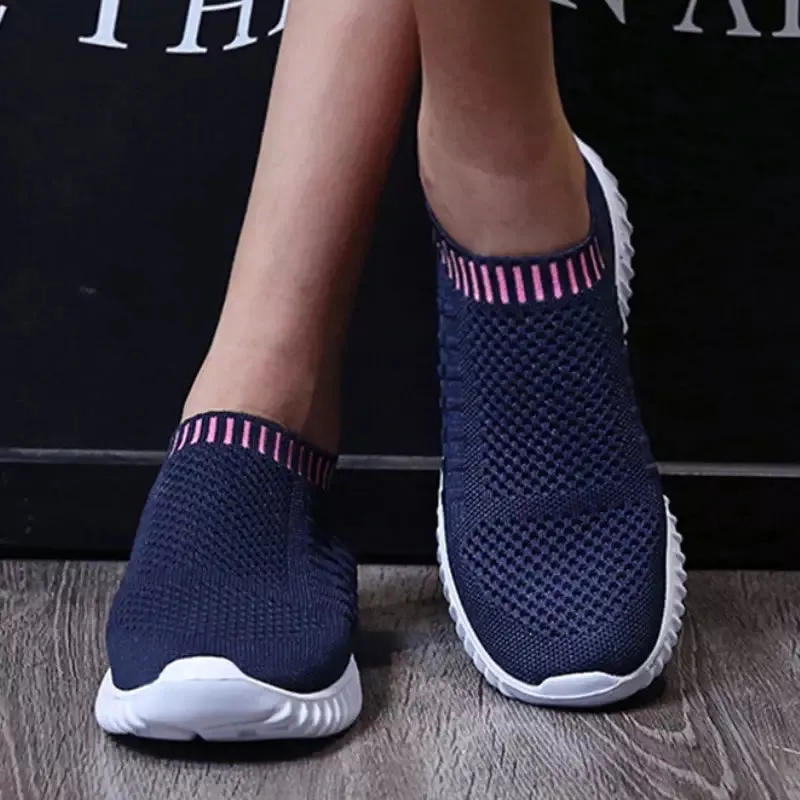 Lightweight sneakers for pain heel