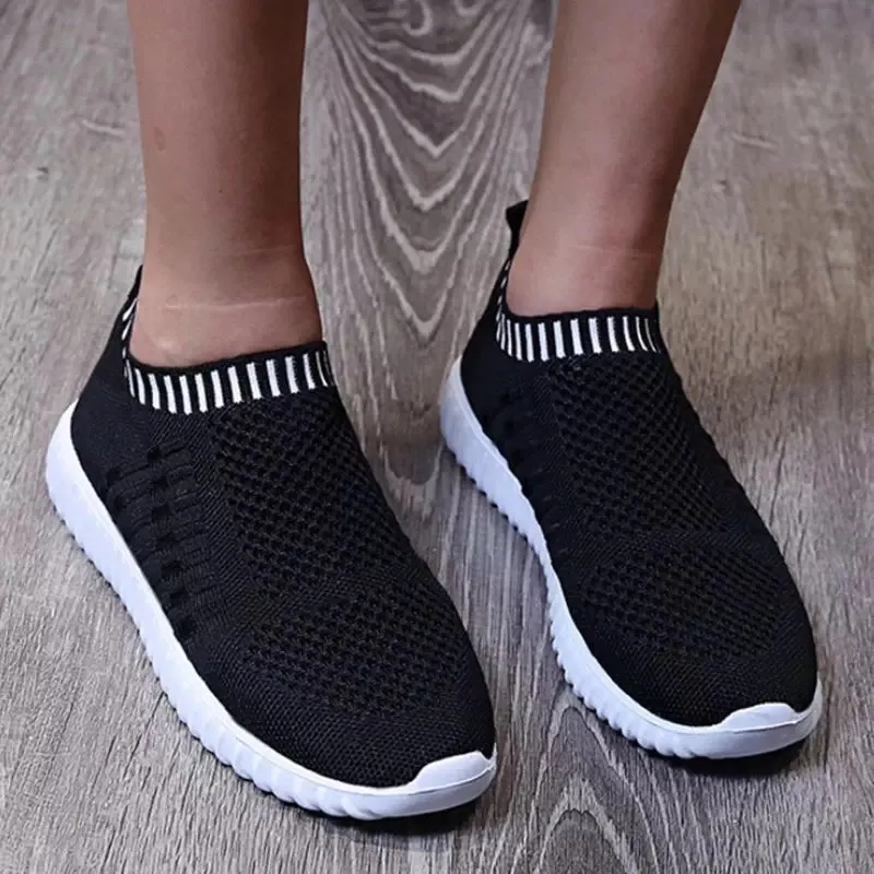 Lightweight sneakers for pain heel