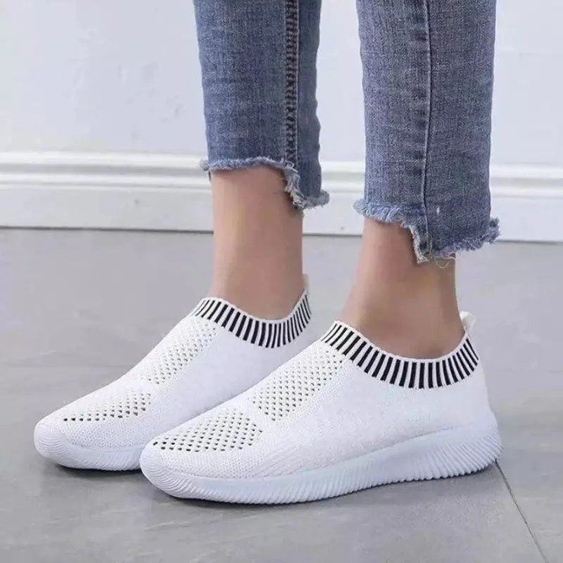 Lightweight sneakers for pain heel