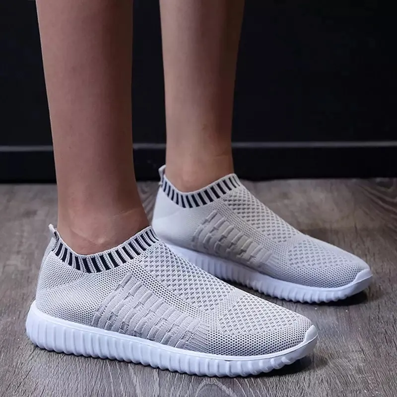 Lightweight sneakers for pain heel